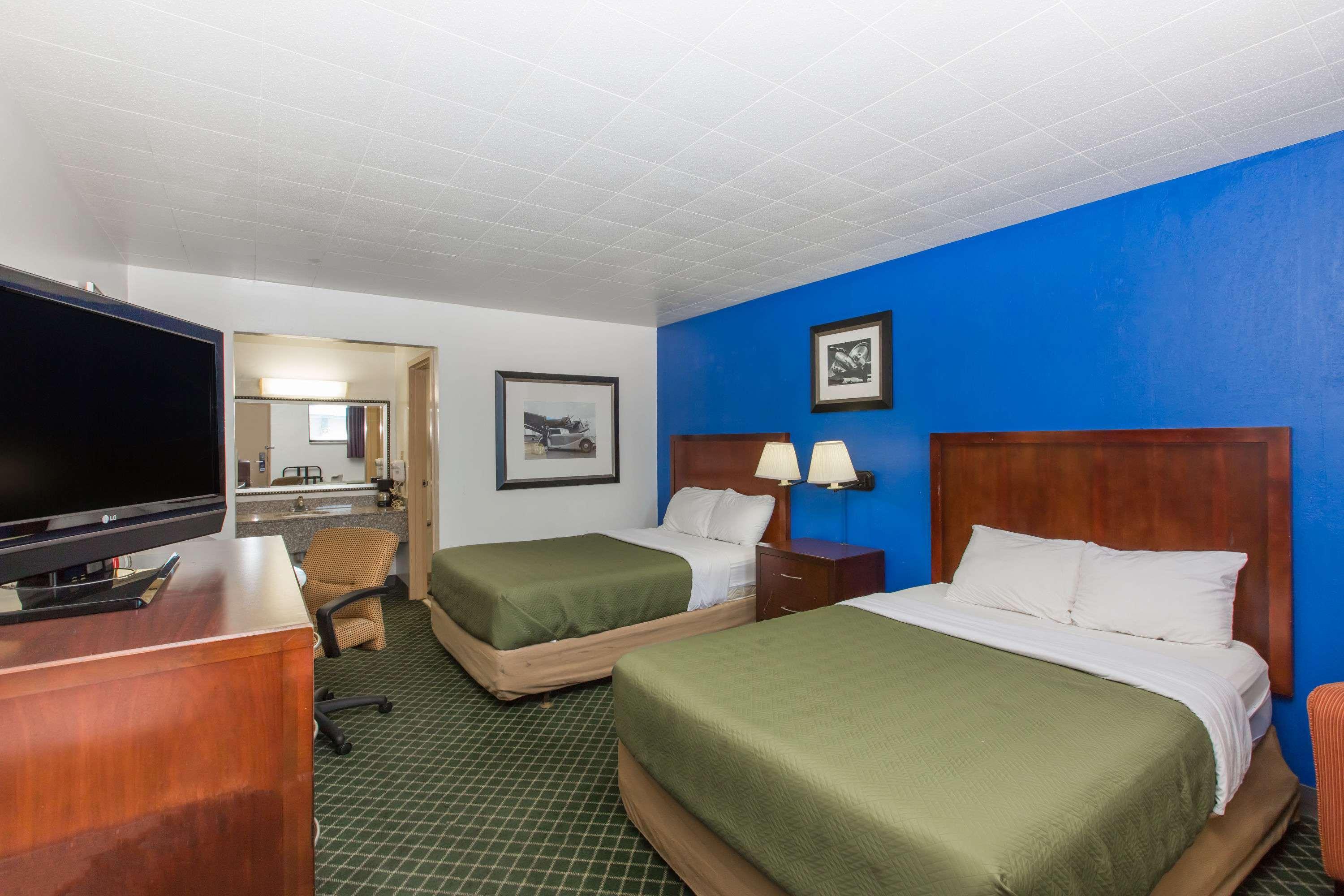 Travelodge By Wyndham Great Bend Extérieur photo