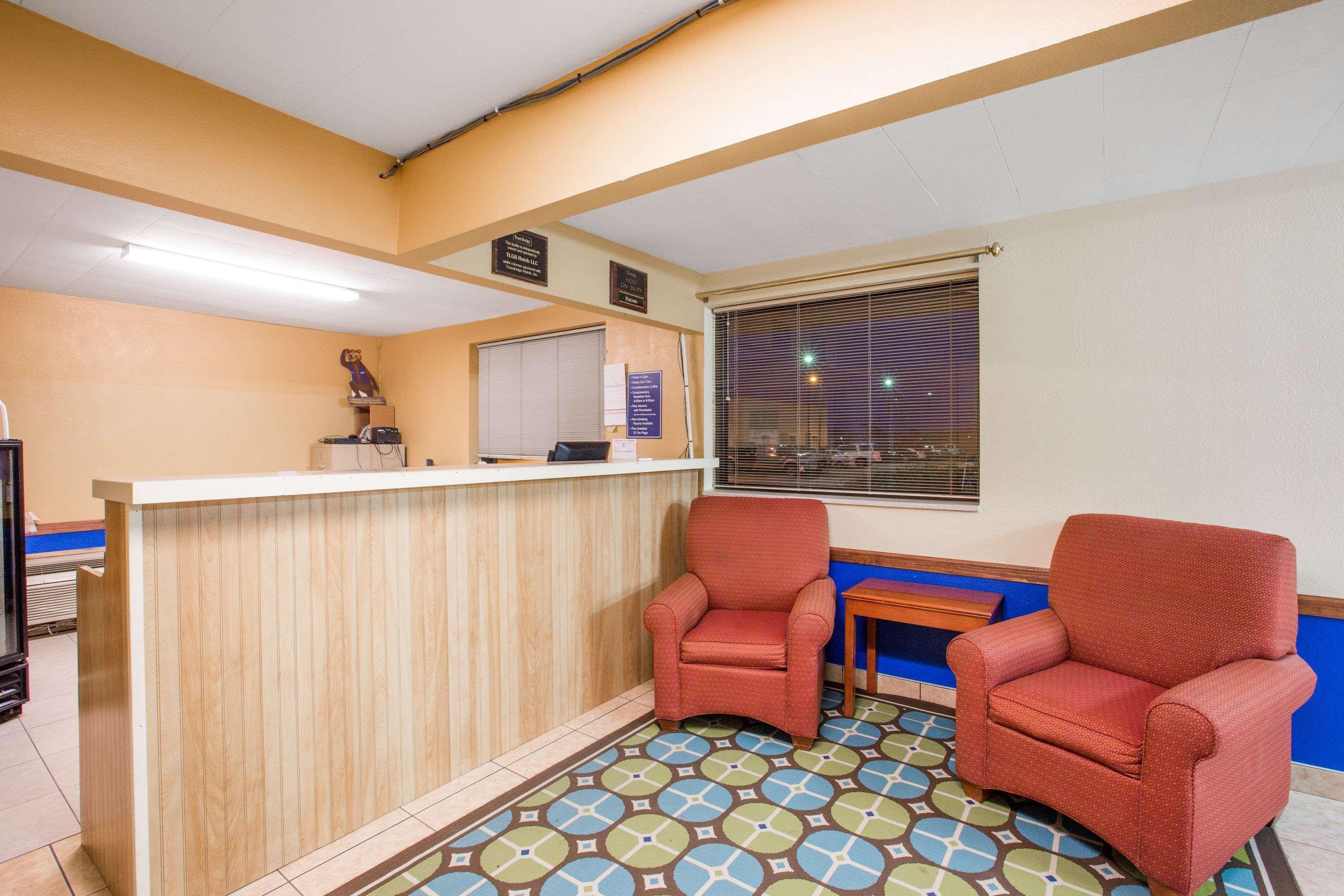 Travelodge By Wyndham Great Bend Extérieur photo