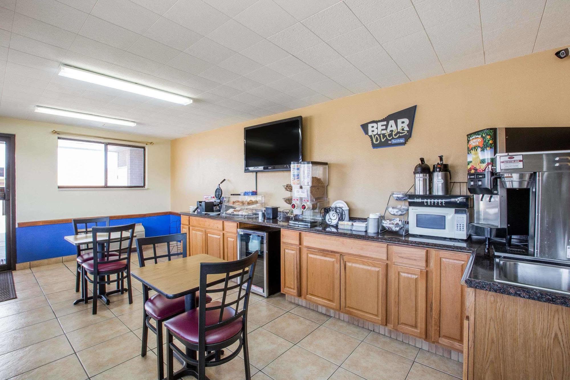 Travelodge By Wyndham Great Bend Extérieur photo