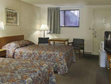 Travelodge By Wyndham Great Bend Extérieur photo
