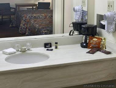 Travelodge By Wyndham Great Bend Extérieur photo